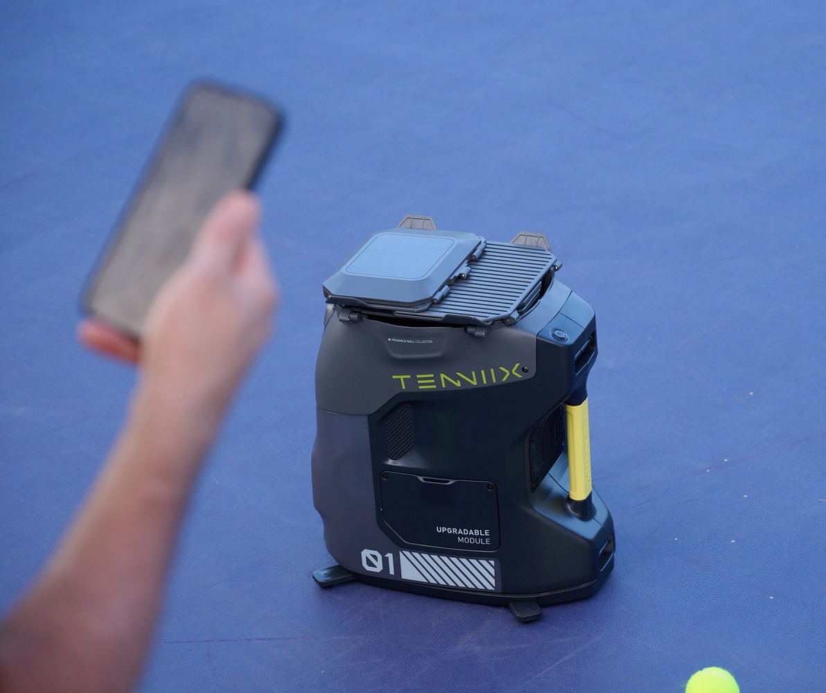 Tenniix Tennis Ball Machine AI - đánh giá và giá Robot Ball Machine